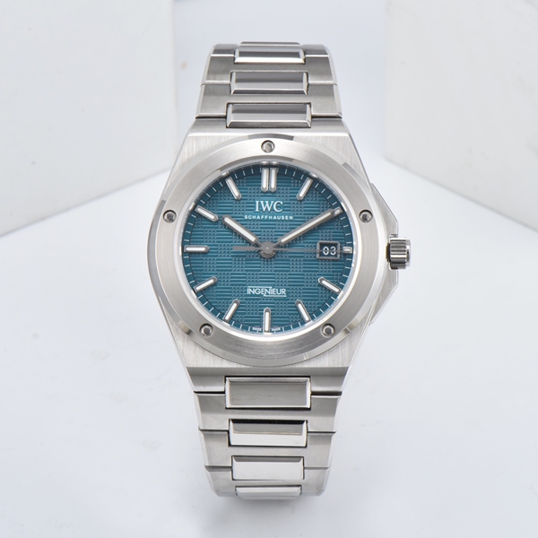 アイ・ダブリュー・シー正面デザイン